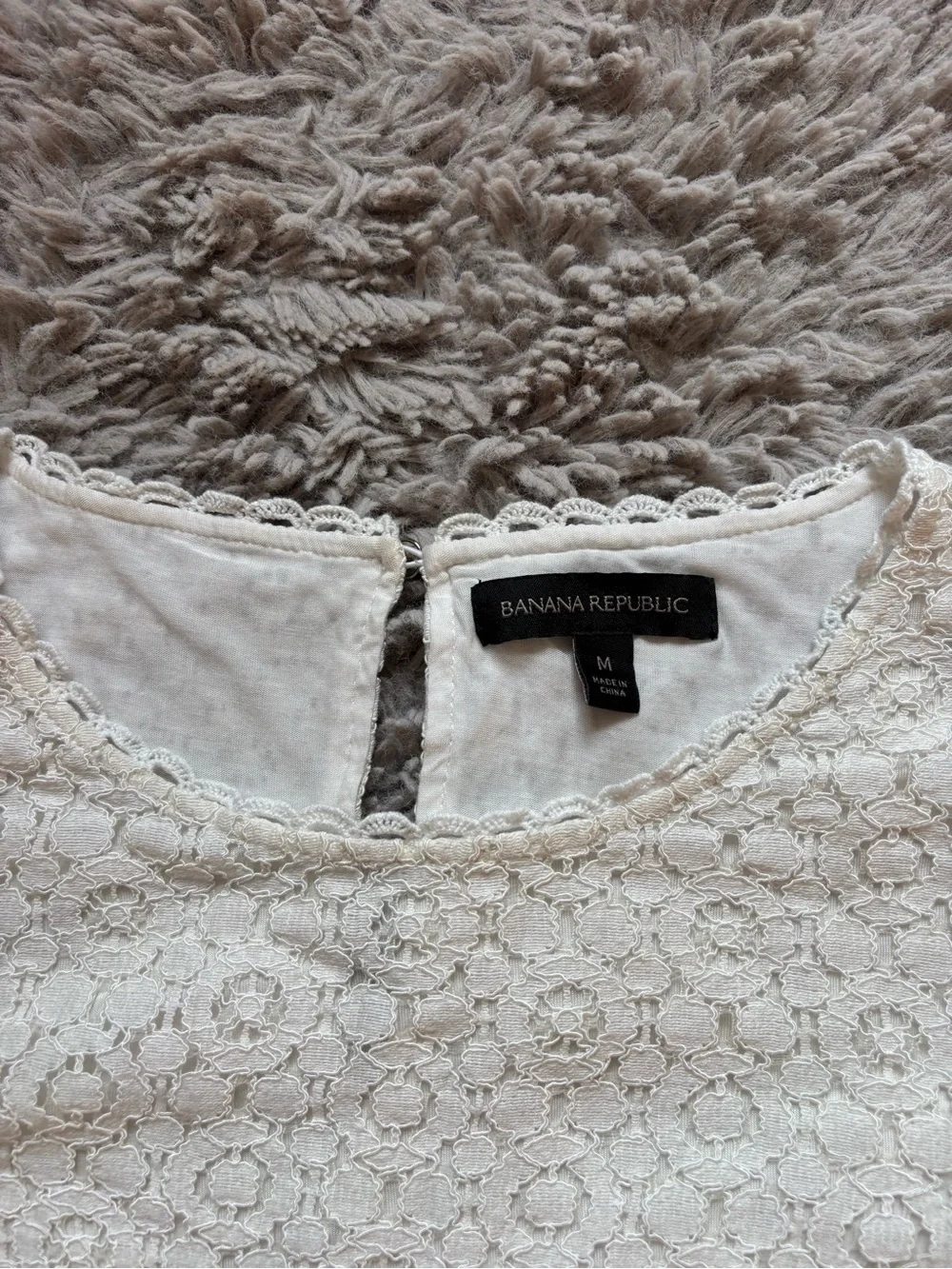 Banana Republic Off white lace Blouse with Bell Sleeve size Medium